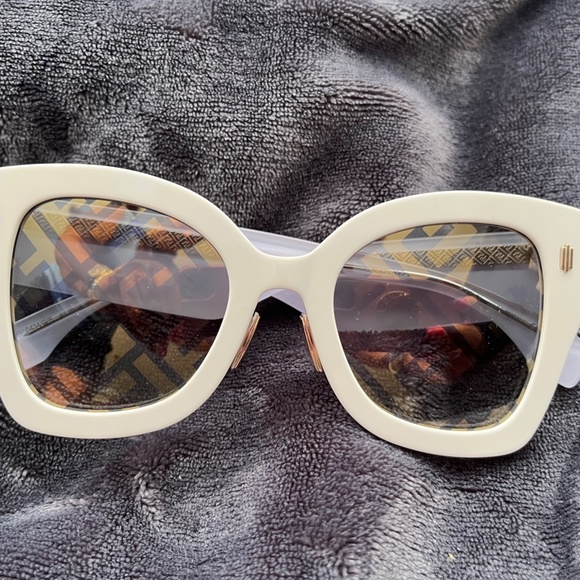 Fendi Sunglasses - Picture 4 of 5